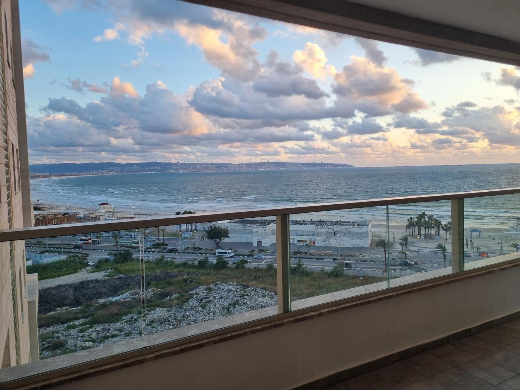 Beachfront Gallery Acre Exterior foto